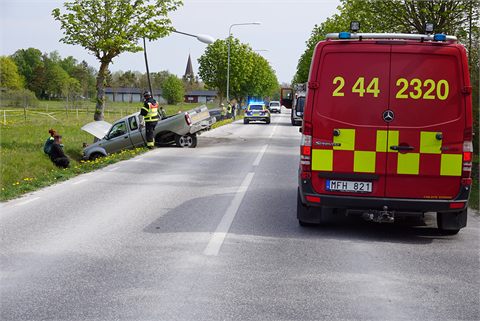 Två bilar i krock på Gotland