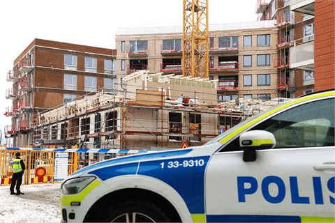Hiss har rasat 20 meter i Sundbyberg – flera allvarligt skadade