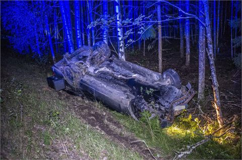 Ung kvinna död i singelolycka vid Sätra Brunn