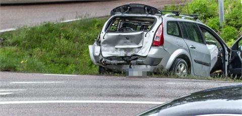 En till sjukhus efter olycka på väg 70