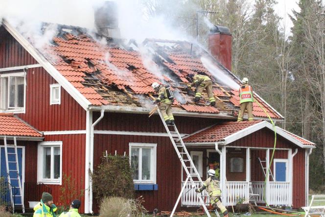 Villa skadad i kraftig brand i Nybble