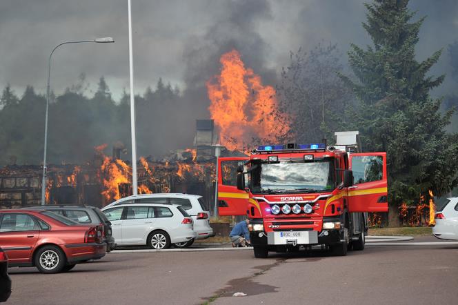 Kraftig brand i HVB- hem i Skoghall- tv till sjukhus