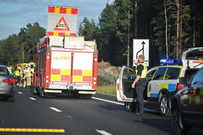 Skpbil kolliderade med lastbil p E18 i Karlstad