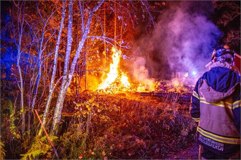 Garage totalförstört i brand i Söderbärke
