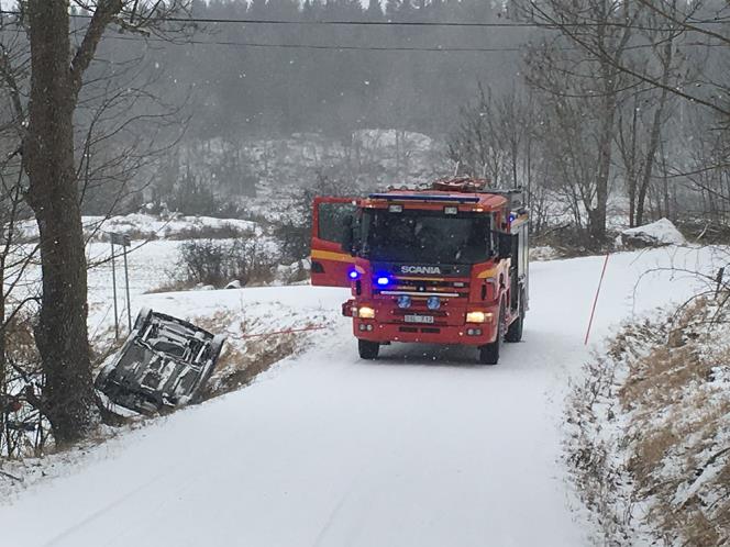 Bil voltade p lnsvg 863 utanfr stra Husby