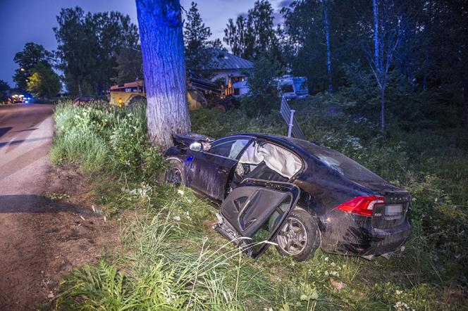 Man frd med ambulanshelikopter till sjukhus efter olycka