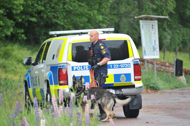 Polisen jagar misstnka koppartjuvar i Grums efter olycka - bilen full med kablar