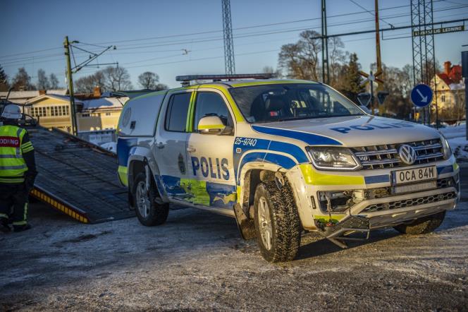 En skadad i krock med polisbil i Ster