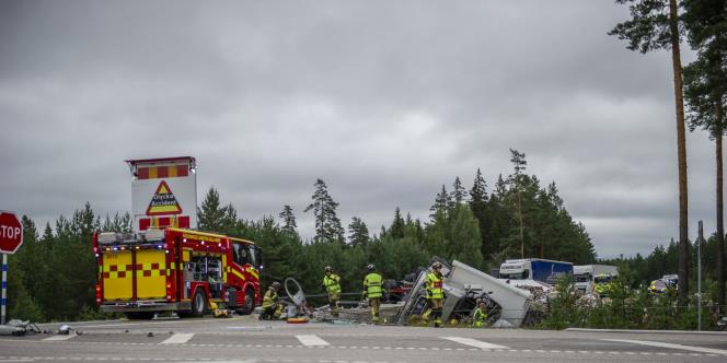Lastbilsolycka p riksvg 70 utanfr Sala