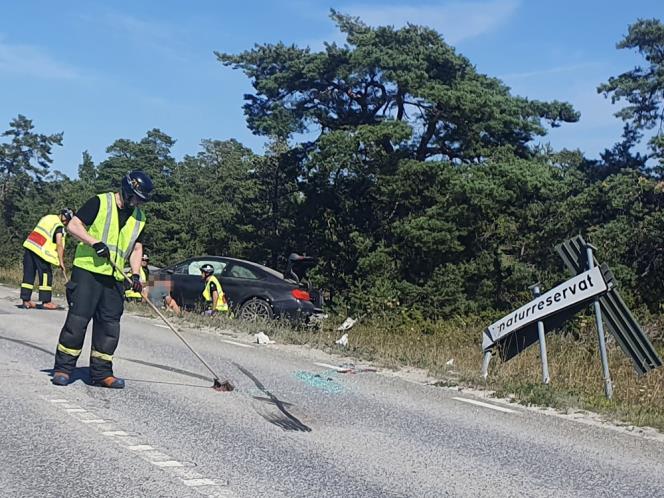 Tv bilar i krock strax norr om Rute kyrka  en frd till sjukhus