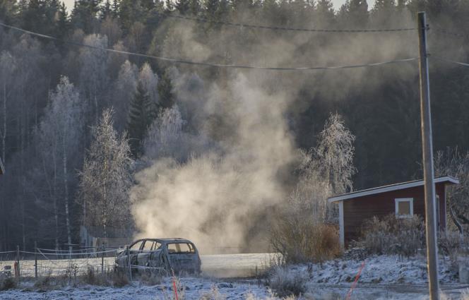 Larm om bilbrand i Hede