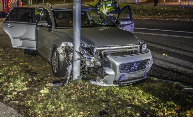 En till sjukhus efter singelolycka i Hedemora