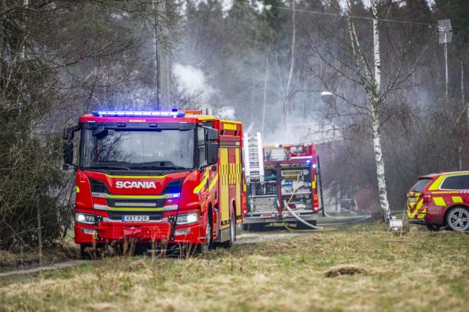 Larm om brand i valstra norr om Sala