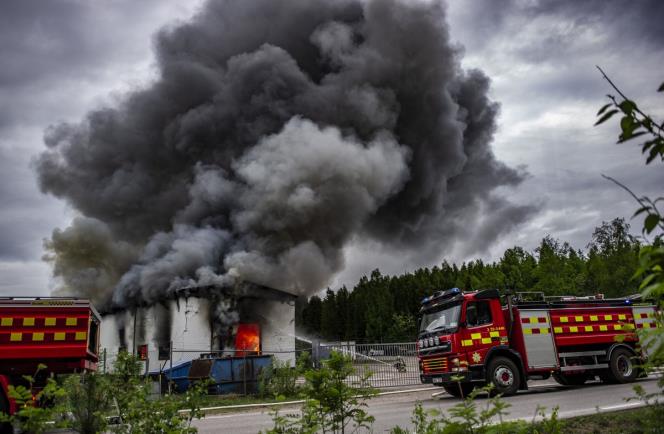 Industribyggnad gick ej att rdda i kraftig brand norr om Hedemora