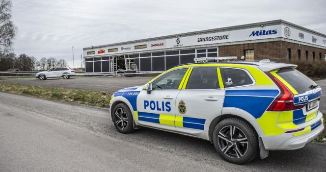 Smash and grab mot ett f�retag i Sala