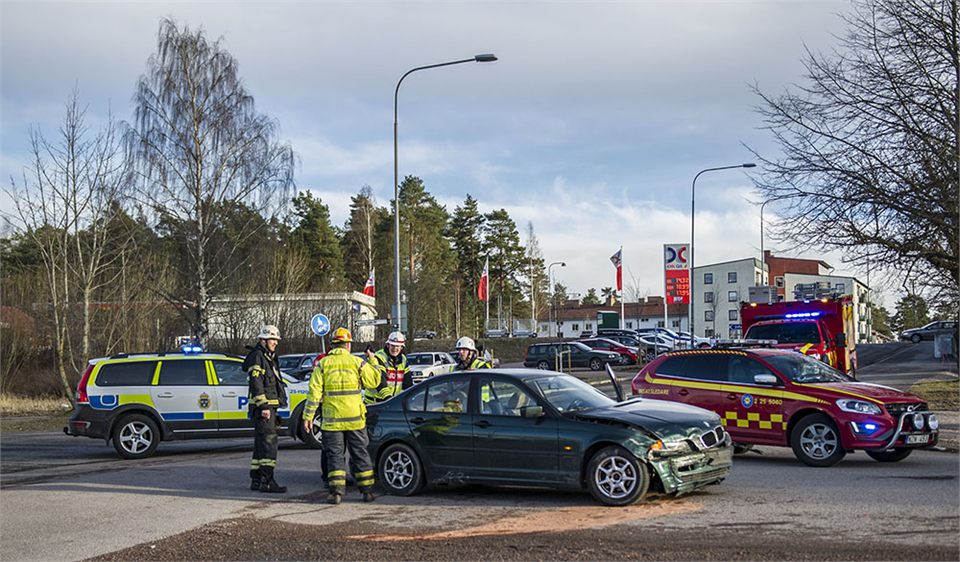 Två bilar i krock i Avesta