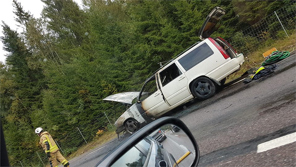 Bil fattade eld på E45:an