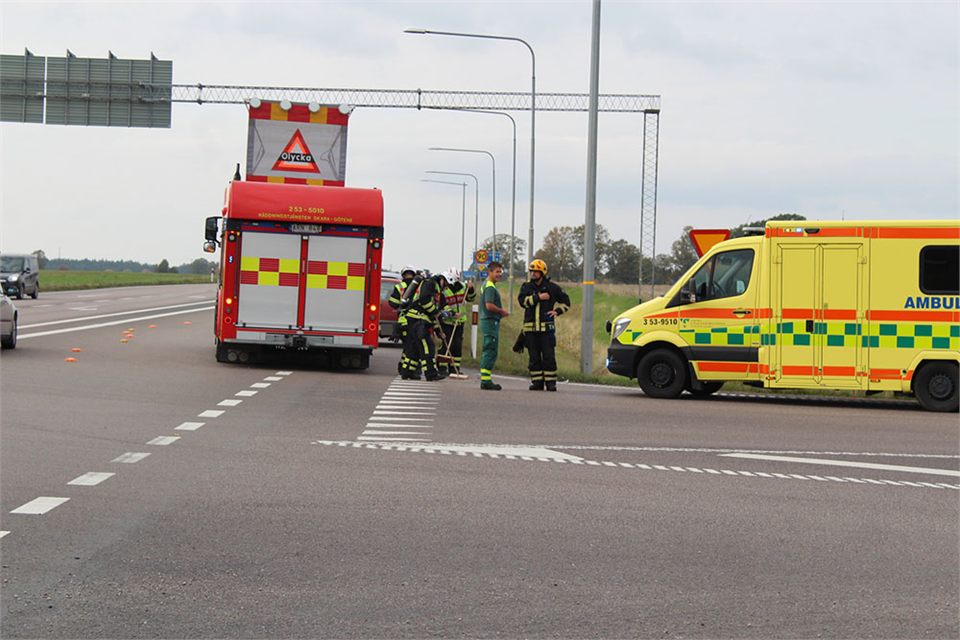Två bilar krockade på länsväg 184