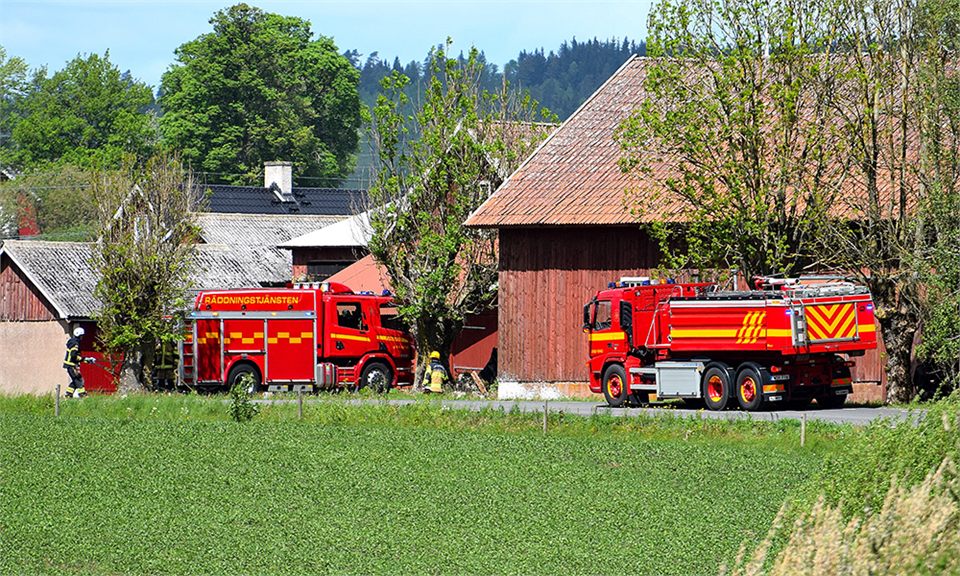 Falköping: Brand i ladugårdsvägg