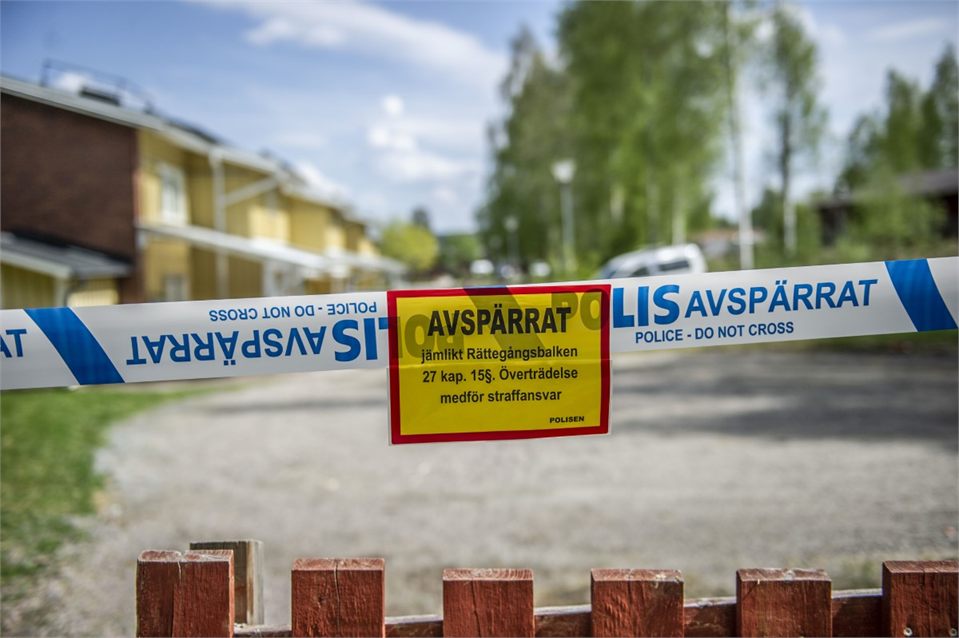 Tio män anhållna för mordförsök efter större bråk